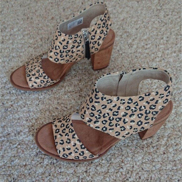 TOMS OrthoLite Majorca Cutout Sandals Natural Textured Cheetah size 7 - Picture 1 of 16